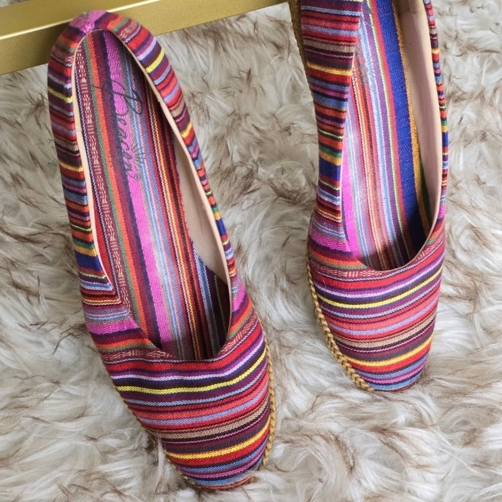 Beacon Fashion Fit Women Canvass Shoes Multicolor Stripe Espadrilles Size 7.5M🌴 - Picture 4 of 8